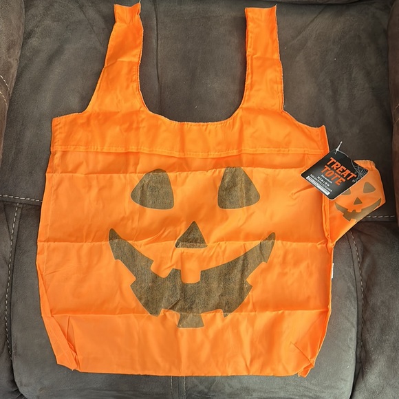 - 5 Reusable Jack o lantern Pumpkin Tricker Treat bags! - Picture 5 of 6